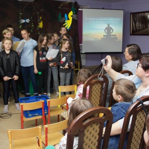 Nasze spotkanie rozpoczął wspólny występ zespołu Micherki wraz z dziećmi z Specjalnego Ośrodka Szkolno-Wychowawczego w Jurkach.